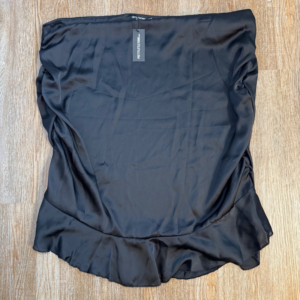 NWT PrettyLittleThing Plus Black Ruched Side Frill Hem Mini Skirt US 20 Satin